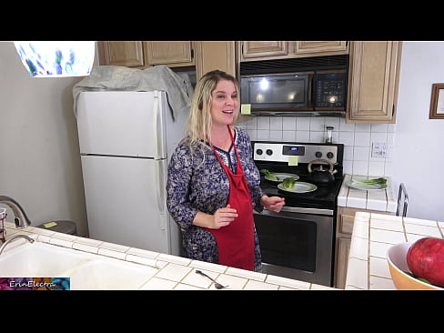 ❤️ Madrastra ordeñándole en la cocina antes de su cita Follar en es.assistdoctor23.ru ❌️